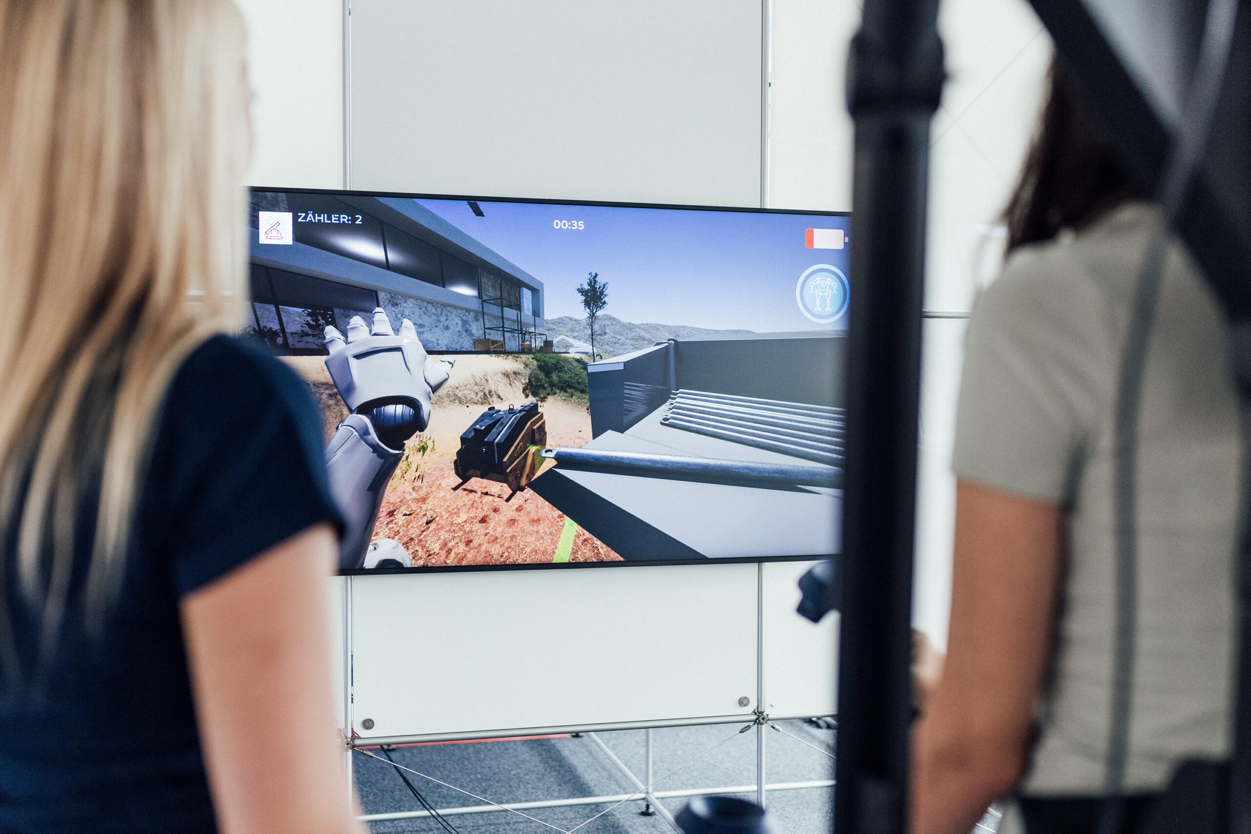 Ein Monitor der ein 3D Spiel zeigt