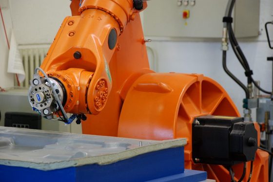 Roboter in verschiendster Ausführung im Lehrstuhl für Fertigungsautomatisierung und Produktionssystematik