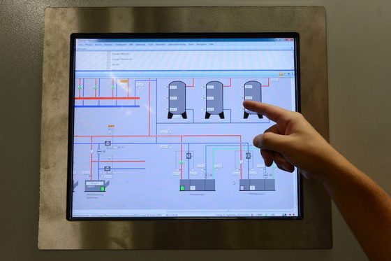 Bildschirm mit Konstruktionsskizze einer Haustechnik-Anlage.