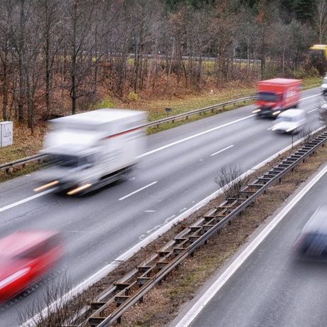 Eine Autobahn mit Autos drauf (Foto: Heidrun Hönninger)