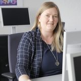 Ein Porträtfoto von Stefanie Dippold.
