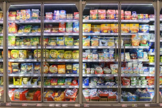 Blick in eine Supermarktkühltheke (Foto: Martin Rehm)