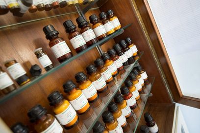 Medikamente in einer Apotheke (Foto: Thomas Lohnes)
