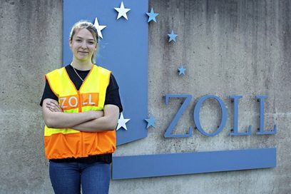 Porträtbild einer Auszubildenden zur Beamtin im mittleren Zolldienst.