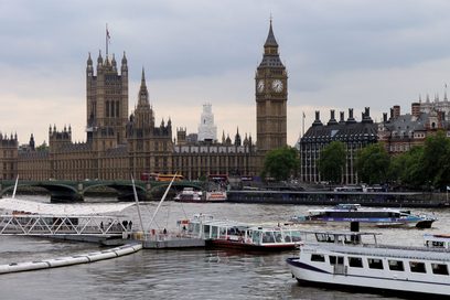 Ansicht von London mit Big Ben von der Themse aus. 