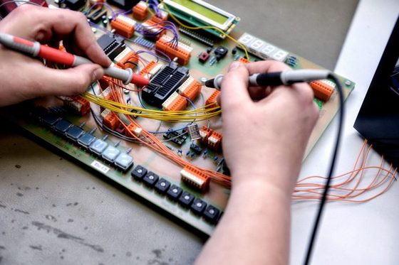 Integrierte Systeme sind eine Spezialisierung für angehende Elektroingenieure im Studium.